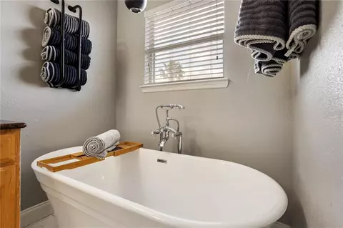 Bath - 6911 Beargrass Rd, Harmony, FL 34773 photo 3 of 4