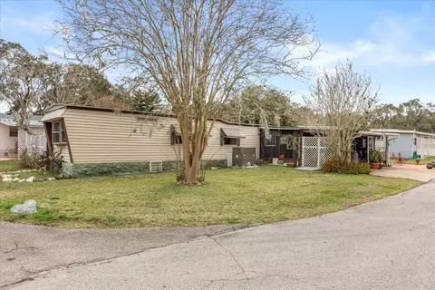 1960 Pinewood Ln, Mount Dora, FL 32757