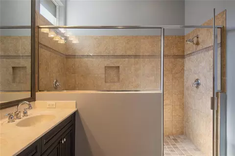 Bath - 13118 Sunkiss Loop, Windermere, FL 34786 photo 3 of 4
