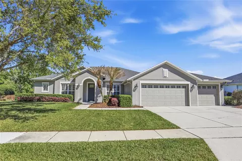 8 Winters Landing Dr, Oakland, FL 34787