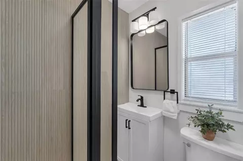 Bath - 1432 10th St, Saint Cloud, FL 34769 photo 3 of 4