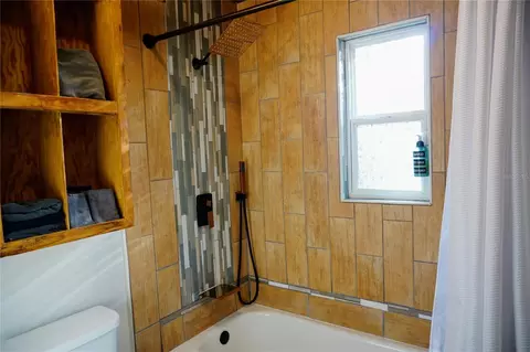 Bath - 6880 E Channel Dr, Hernando, FL 34442 photo 2 of 3