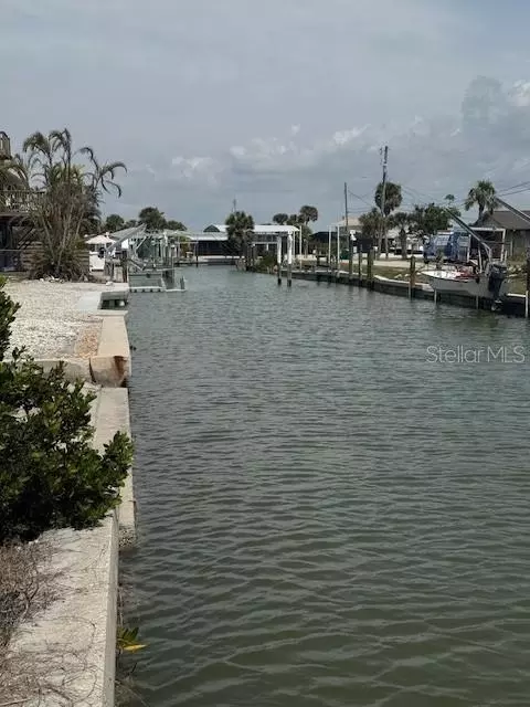1275 Holiday Dr, Englewood, FL 34223