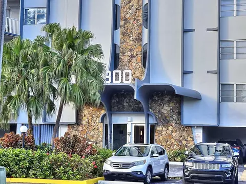 300 Diplomat Pkwy #203, Hallandale Beach, FL 33009