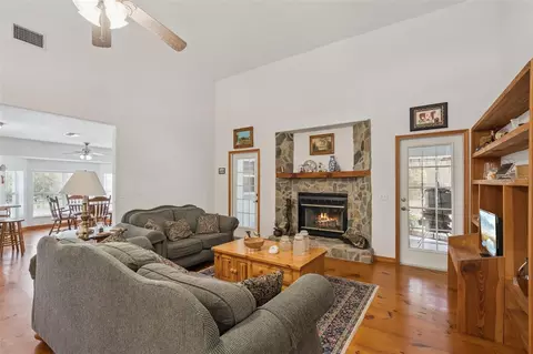 Living - 41731 Dahlia St, Eustis, FL 32736 photo 1 of 1