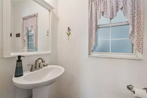 Bath - 41731 Dahlia St, Eustis, FL 32736 photo 4 of 5