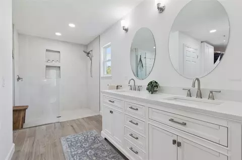 Bath - 37008 Forestdel Dr, Eustis, FL 32736 photo 1 of 6
