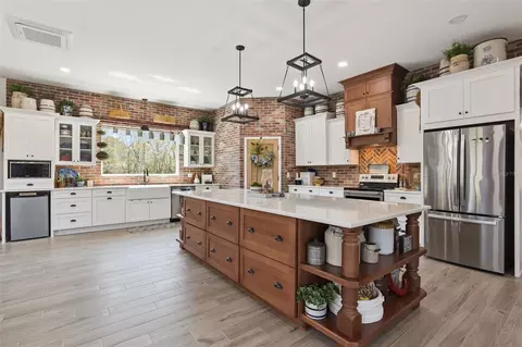 Kitchen - 37008 Forestdel Dr, Eustis, FL 32736 photo 3 of 5