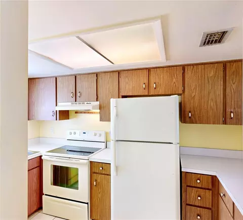 Kitchen - 404 E Orlando Ave #8B, Ocoee, FL 34761 photo 1 of 2