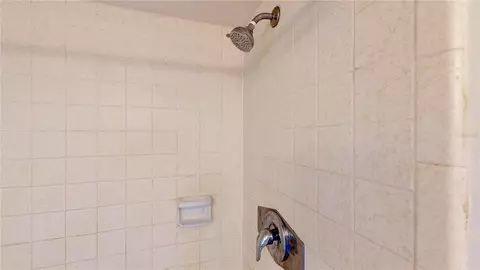 Bath - 404 E Orlando Ave #8B, Ocoee, FL 34761 photo 2 of 4