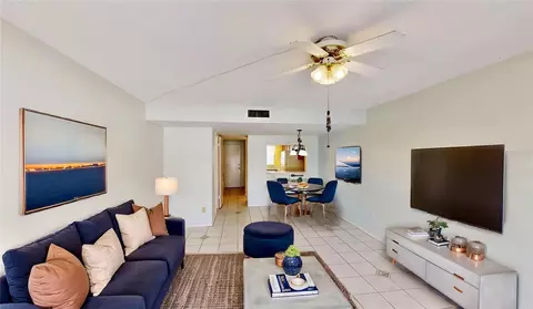 Living - 404 E Orlando Ave #8B, Ocoee, FL 34761 photo 1 of 2
