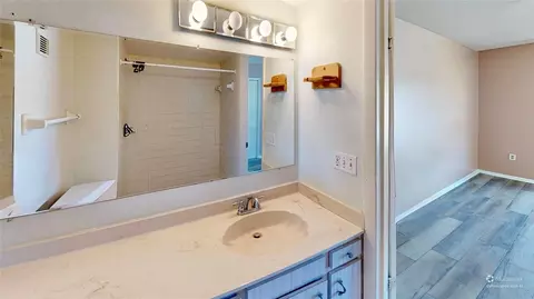 Bath - 404 E Orlando Ave #8B, Ocoee, FL 34761 photo 1 of 4