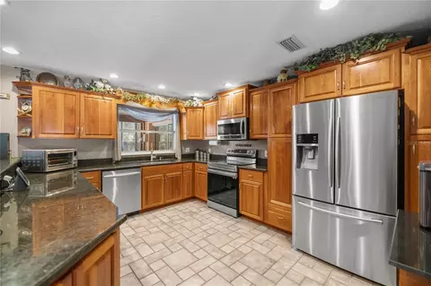 Kitchen - 19 Northern Dancer Dr, Ocala, FL 34482 photo 3 of 4