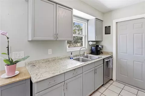 Kitchen - 1907 Leslie Ann Ln, Ocoee, FL 34761 photo 3 of 4