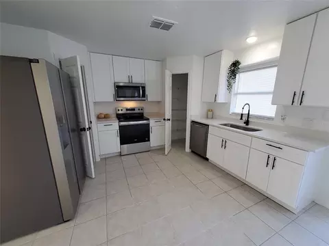 Kitchen - 509 Ridges Dr, Dundee, FL 33838 photo 2 of 3