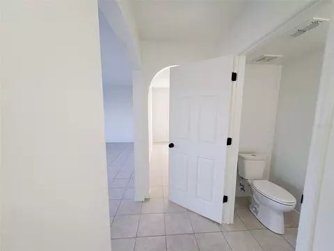 Entry Way - 509 Ridges Dr, Dundee, FL 33838 photo 2 of 9