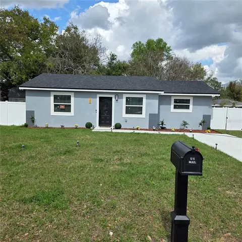 1106 Valencia Rd, Plant City, FL 33563