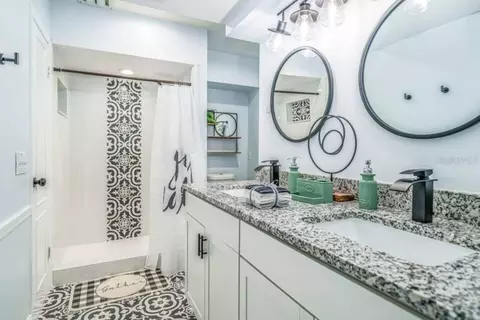 Bath - 2917 Stetson St, Melbourne, FL 32901 photo 1 of 2