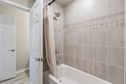 Bath - 469 Silverbell Trl, Saint Cloud, FL 34771 photo 3 of 4
