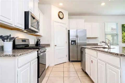 Kitchen - 7560 Oakmoss Loop, Davenport, FL 33837 photo 2 of 2