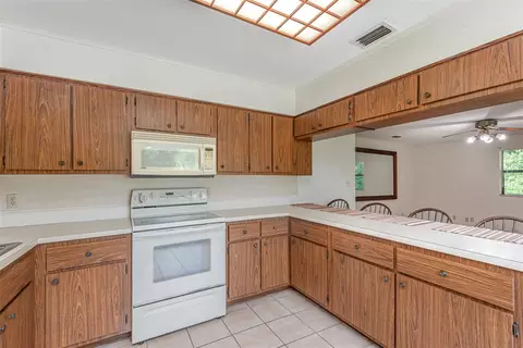 Kitchen - 4300 Justa Rd, Mims, FL 32754 photo 4 of 4