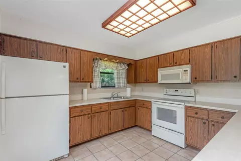 Kitchen - 4300 Justa Rd, Mims, FL 32754 photo 3 of 4