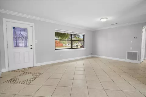Living - 1614 Maureen Ave, Ocoee, FL 34761 photo 2 of 4