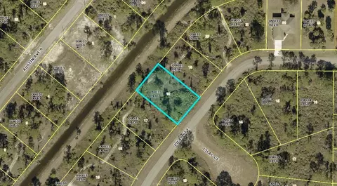 1049 Lilac St E, Lehigh Acres, FL 33974