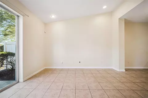 Living - 952 Davenwood Ct, Ocoee, FL 34761 photo 3 of 9