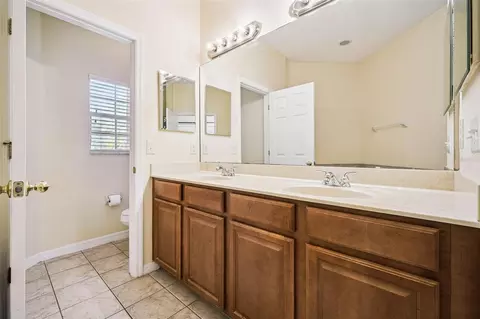 Bath - 952 Davenwood Ct, Ocoee, FL 34761 photo 4 of 5