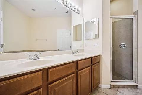 Bath - 952 Davenwood Ct, Ocoee, FL 34761 photo 3 of 5