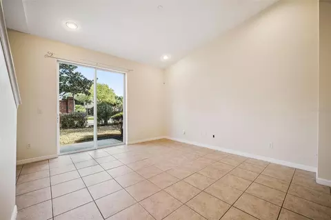 Living - 952 Davenwood Ct, Ocoee, FL 34761 photo 1 of 9