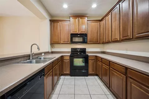 Kitchen - 952 Davenwood Ct, Ocoee, FL 34761 photo 2 of 3