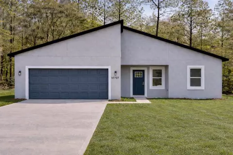 10707 N Hatari Dr, Citrus Springs, FL 34434