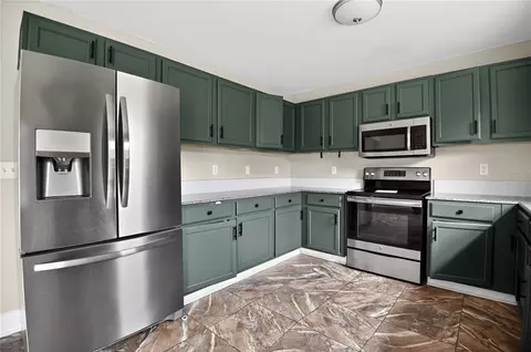 Kitchen - 4696 Bobolink Way, Crestview, FL 32539 photo 2 of 3