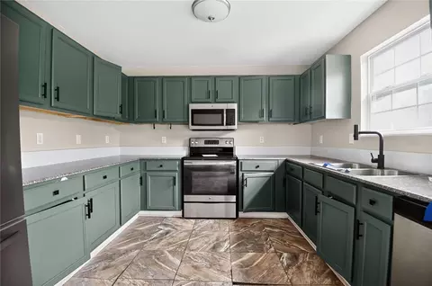 Kitchen - 4696 Bobolink Way, Crestview, FL 32539 photo 1 of 3