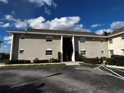 8802 Bay Pointe Dr #102, Tampa, FL 33615