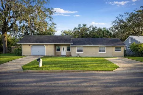 1109 E 8th Ave, Mount Dora, FL 32757