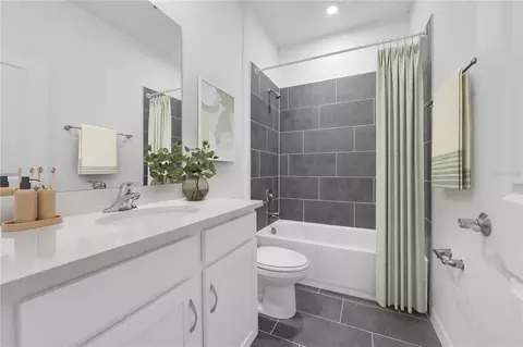 Bath - 1295 Blue Daze Ln, Eustis, FL 32726 photo 1 of 3