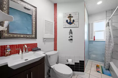 Bath - 874 Acadia Rd, Venice, FL 34293 photo 1 of 2