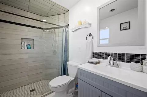 Bath - 874 Acadia Rd, Venice, FL 34293 photo 2 of 2