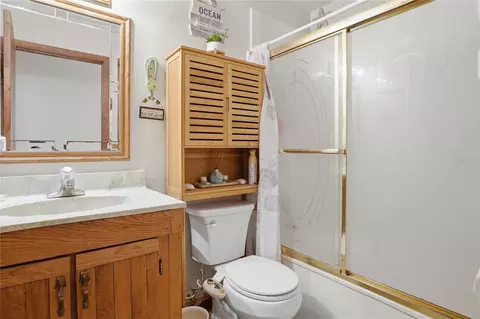 Bath - 3131 Juniper Dr, Edgewater, FL 32141 photo 2 of 2