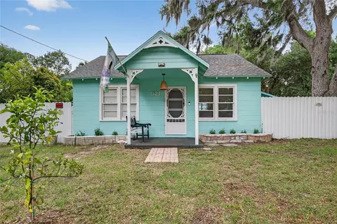 521 Michigan St, Mount Dora, FL 32757