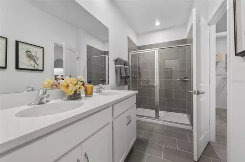Bath - 1820 Shadow Box Bnd, Saint Cloud, FL 34771 photo 2 of 5