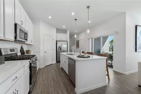 Kitchen - 1820 Shadow Box Bnd, Saint Cloud, FL 34771 photo 5 of 6