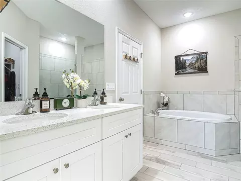 Bath - 39641 Royal Trails Rd, Eustis, FL 32736 photo 2 of 7