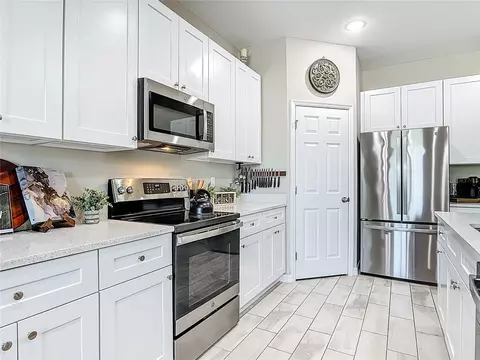 Kitchen - 39641 Royal Trails Rd, Eustis, FL 32736 photo 5 of 9