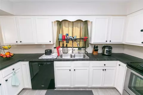 Kitchen - 807 Tennessee Ave, Saint Cloud, FL 34769 photo 2 of 5