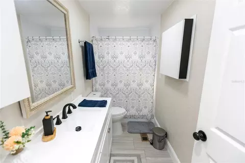 Bath - 807 Tennessee Ave, Saint Cloud, FL 34769 photo 2 of 7