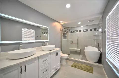 Bath - 10922 Subtle Trail Dr, Riverview, FL 33579 photo 5 of 9